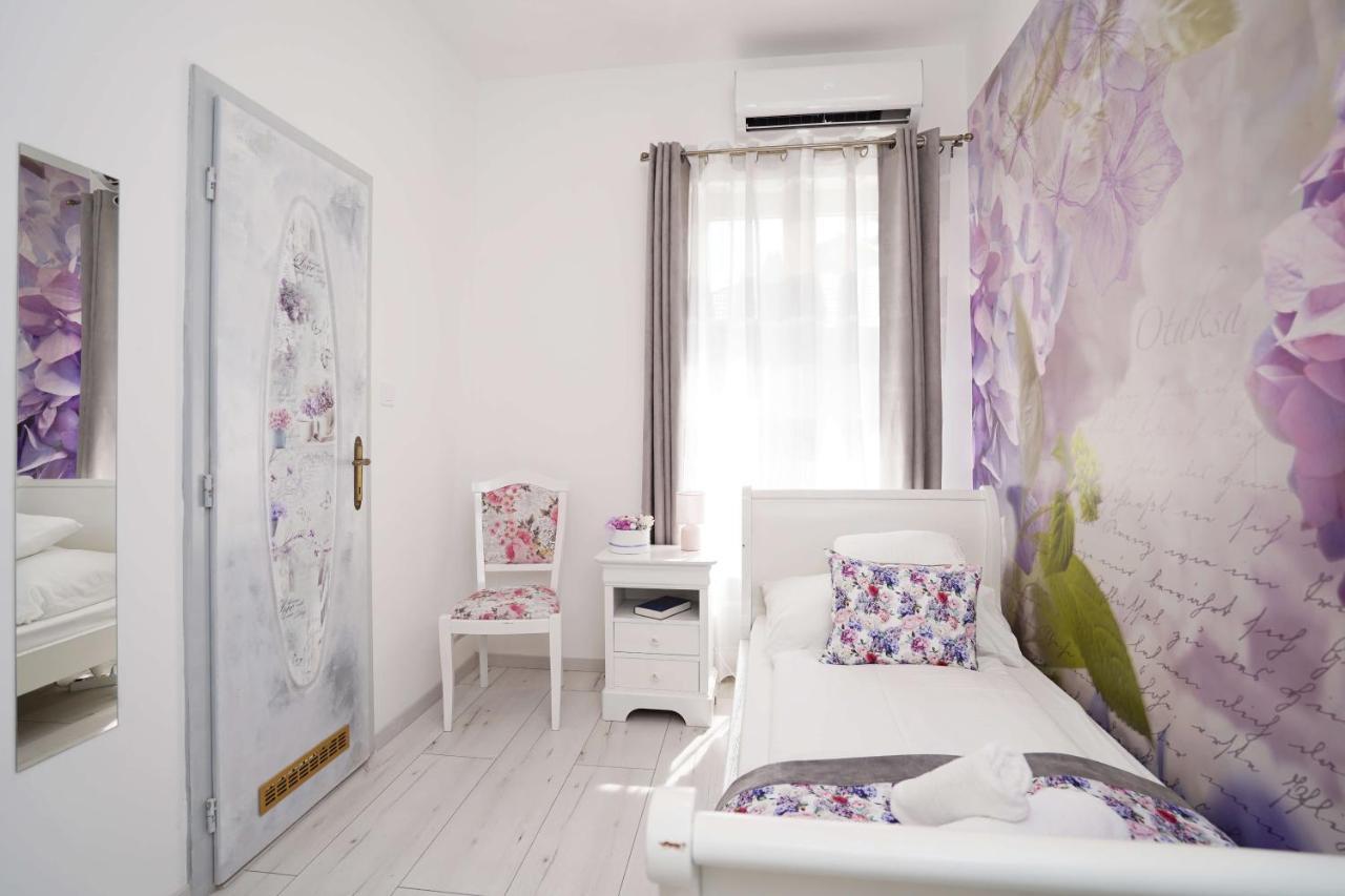Villa Rose Garden Nyíregyháza Exteriör bild