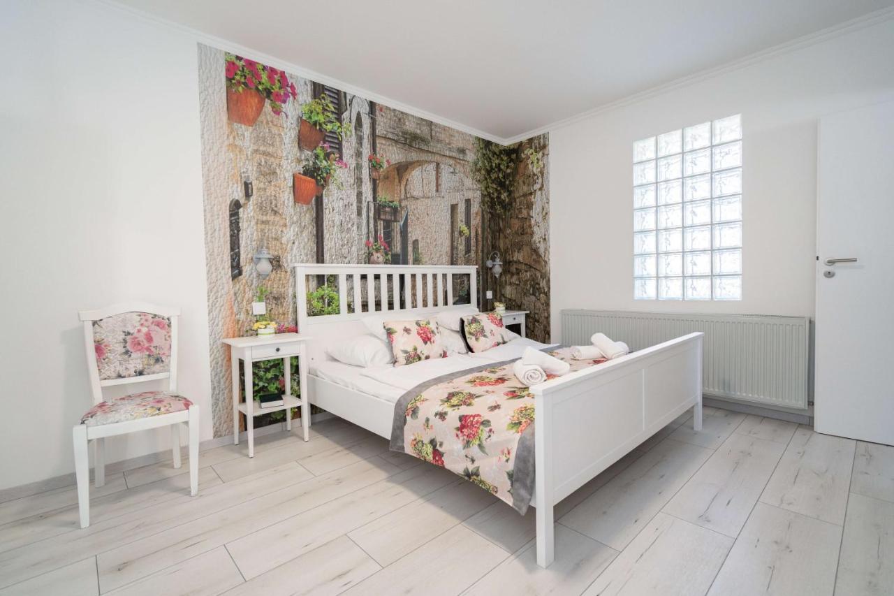 Villa Rose Garden Nyíregyháza Exteriör bild