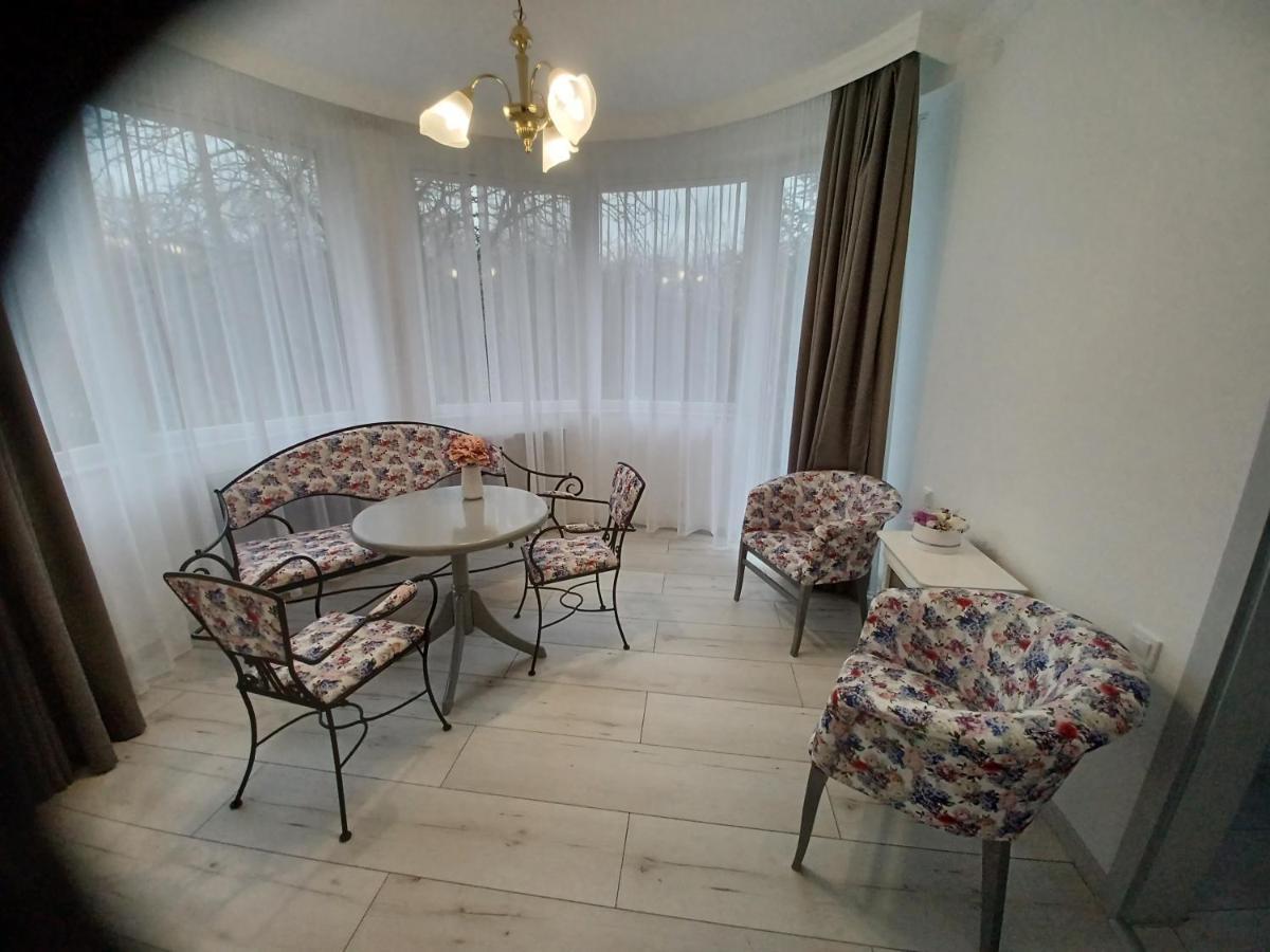 Villa Rose Garden Nyíregyháza Exteriör bild