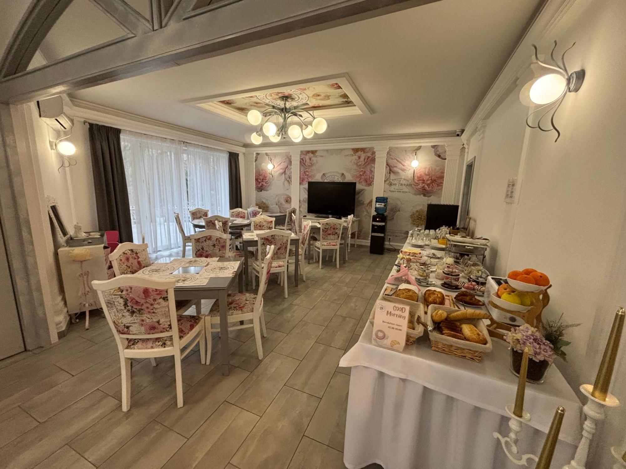 Villa Rose Garden Nyíregyháza Exteriör bild